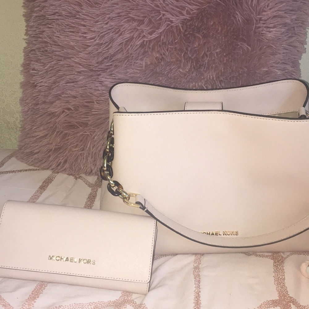 Michael kors purse